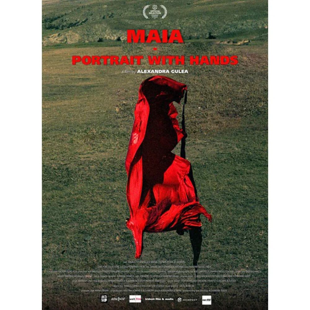 Maia - Portret cu mâini